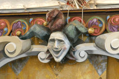 Sabian Symbol Cancer 11: A clown making grimaces.
